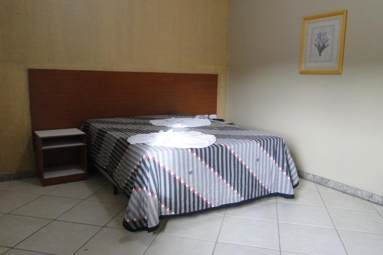 Arrastao Premium Plaza Hotell Muriaé Rum bild